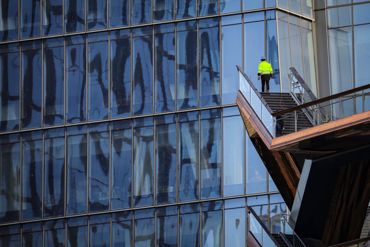 El proyecto incluye un hotel, una escuela, un centro comercial, restaurantes, plazas públicas y un rascacielos más alto que el edificio Empire State.