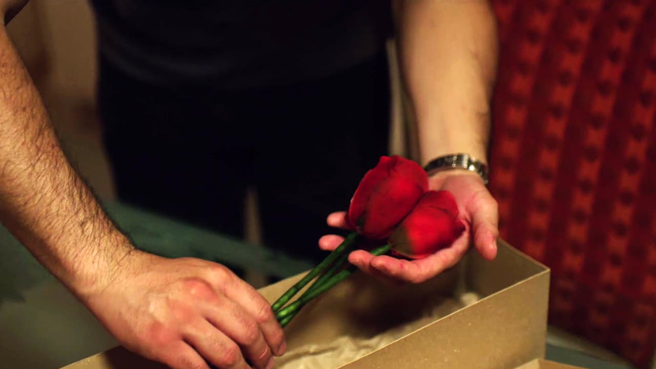 Finally, ‘El Chapo’ received the mysterious box ‘El Moreno’ had sent him. Inside he found three beautiful red roses. He promised to celebrate his son’s first shipment with a huge party.