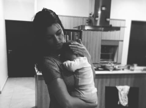 Aunque la exnovia de Sergio Mayer Mori aún no ha informado donde está viviendo actualmente, se sabe que no ha podidio regresar a su domicilio por sus pertenencias.