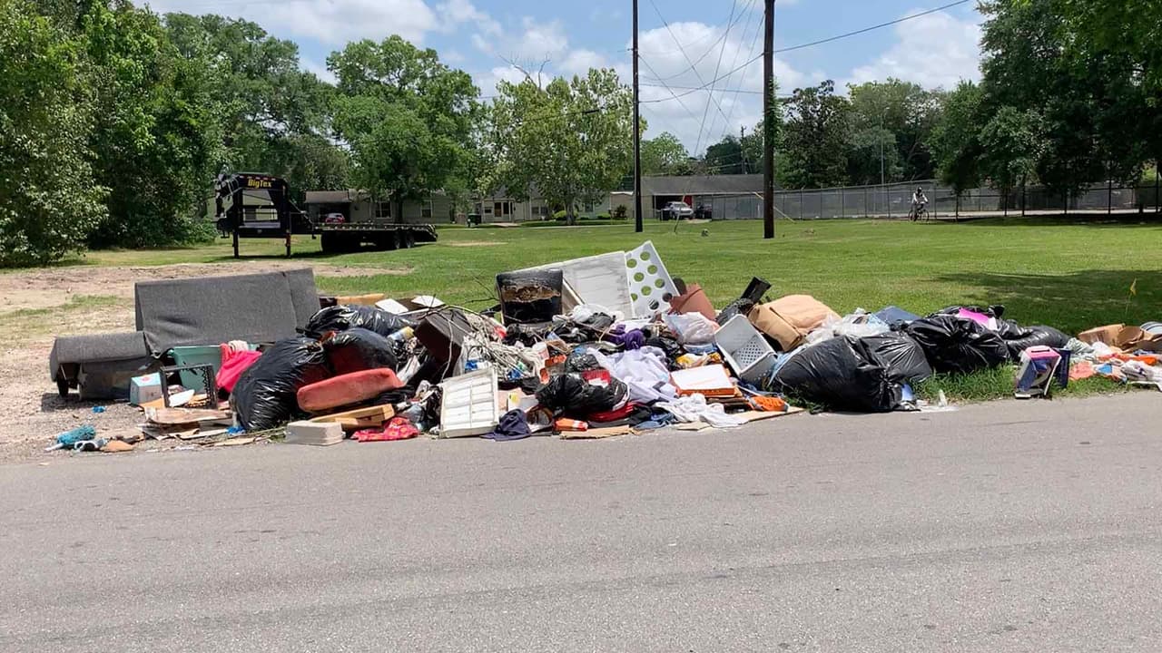 De acuerdo con el Departamento de Vecindarios, este es un problema que se presenta de manera frecuente en algunos barrios de escasos recursos de Houston.