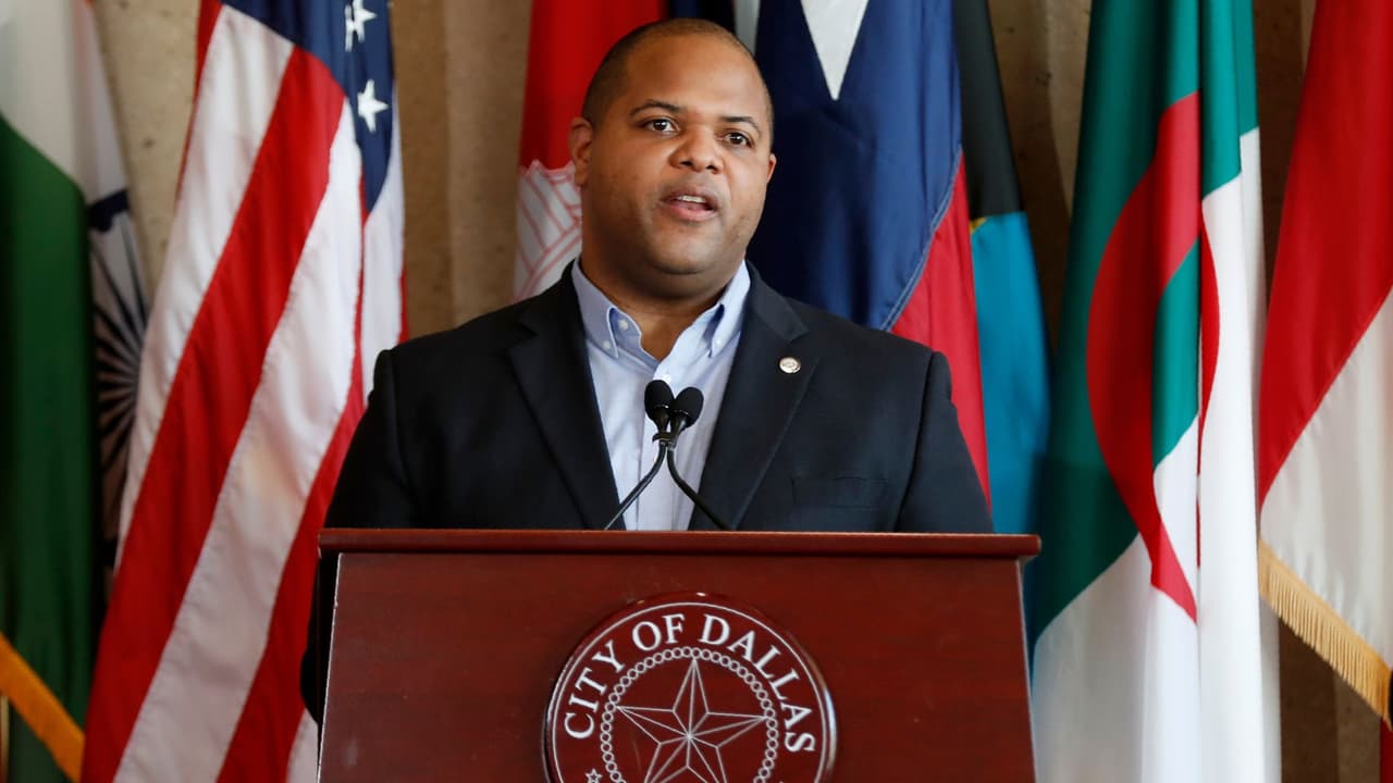 <h2 class="cms-H2-H2">Eric Adams, se identifica como republicano, alcalde de Dallas</h2>
<br>
<br>"Orando por el expresidente Trump y agradecido por la rápida reacción de los agentes del Servicio Secreto."