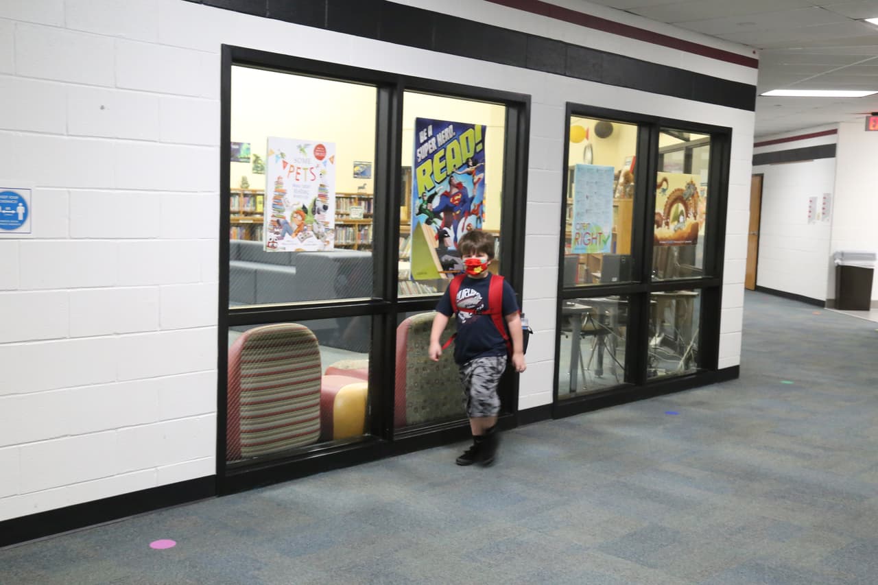 El 71 por ciento de los estudiantes en este distrito estudian en línea.
<br>