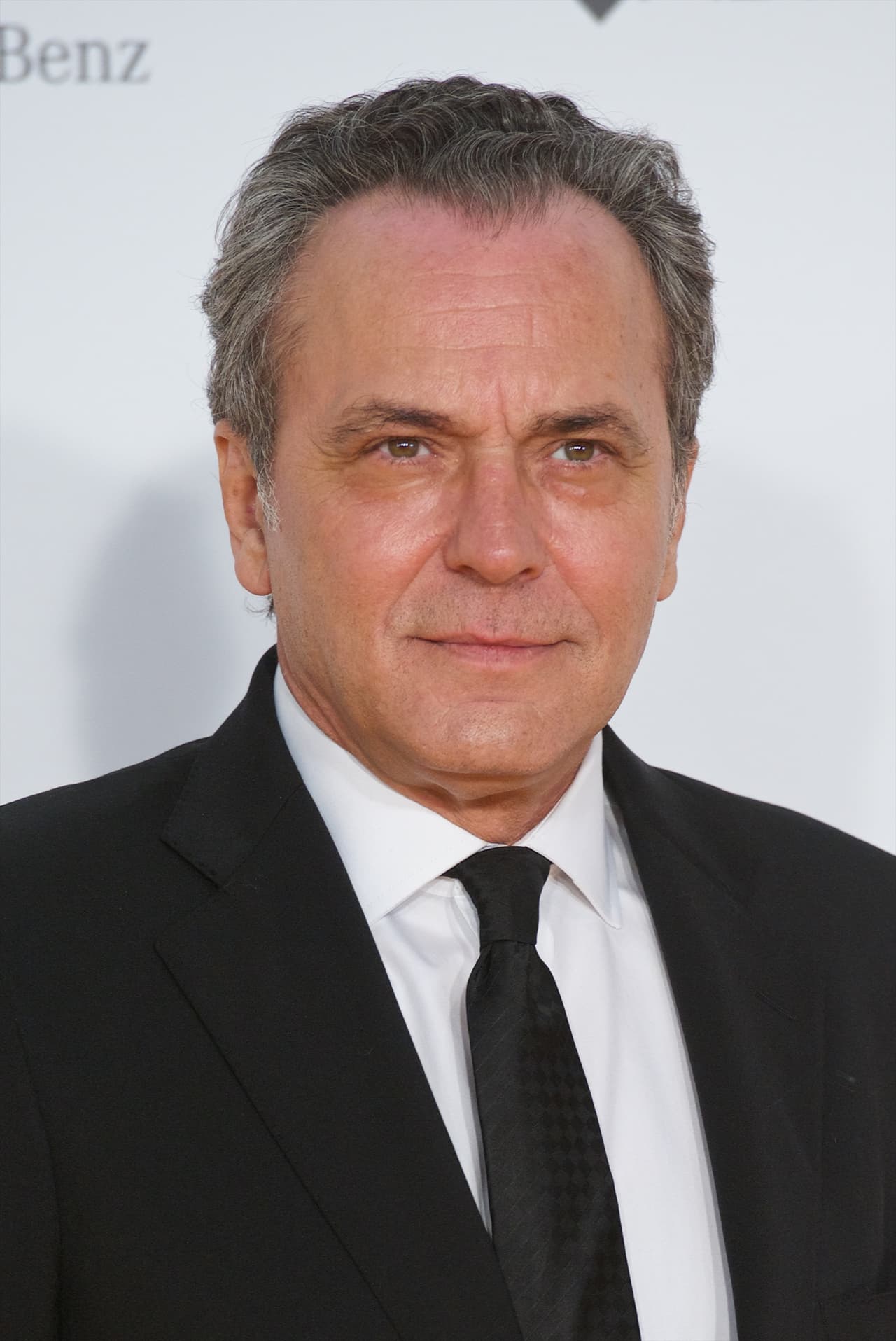 El reconocido actor español, ganador del Premio Goya, llega a la pantalla de UniMás en El Príncipe como el apuesto y veterano policía Fran ¿Dejarías que te capture?