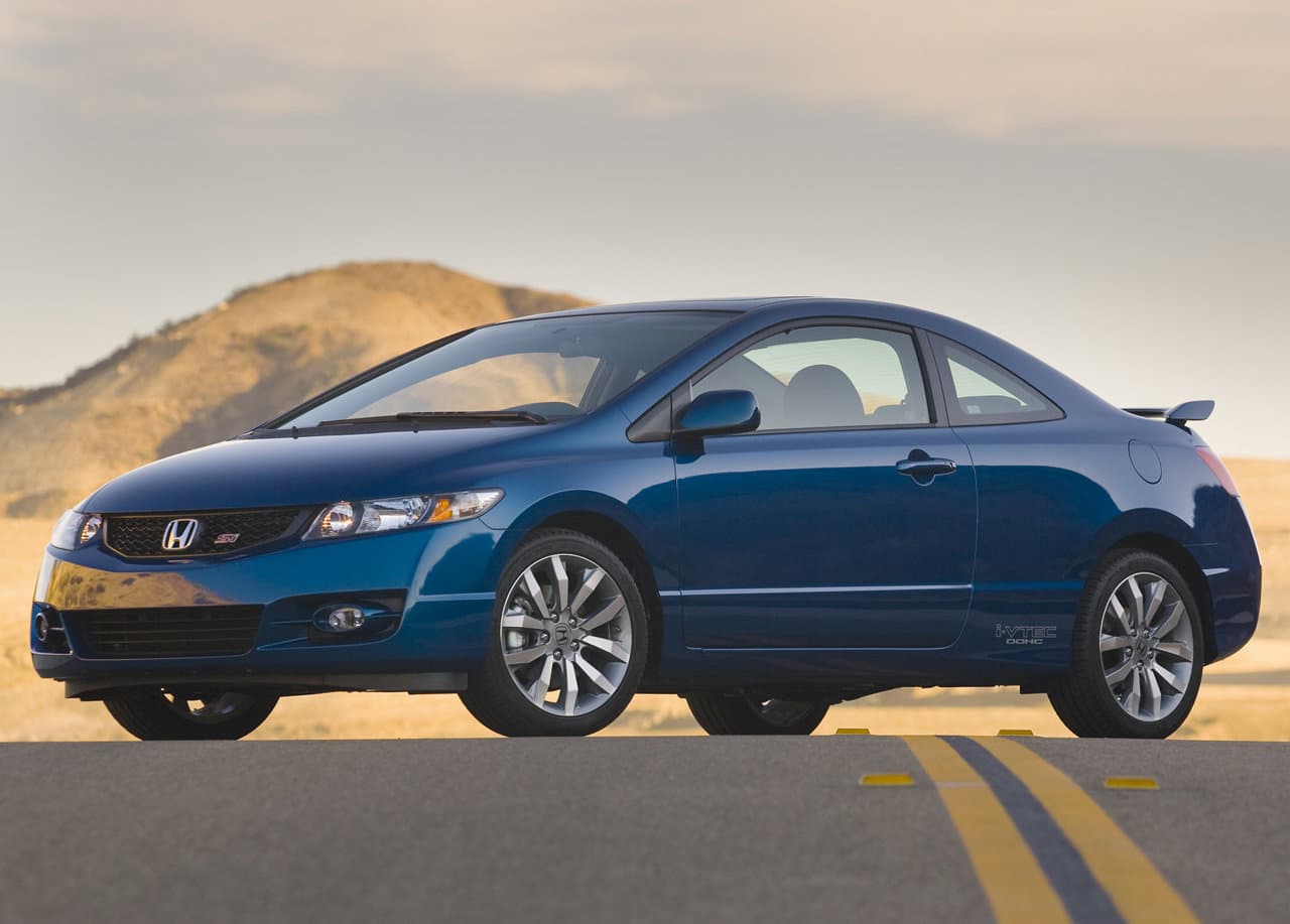 <h3 class="cms-H3-H3"><b>14. Honda Civic</b></h3>
<br>% de dueños que lo conservaron por más de 15 años: 11.0%
<br>En comparación con el promedio: 1.4x
<br>
<br>En imagen: Honda Civic Si Coupe 2009
<br>