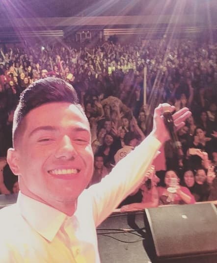 No ha parado de trabajar y el público se lo agradece al máximo.