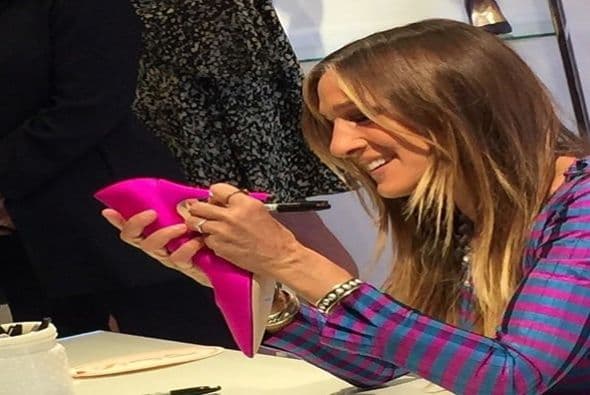 Cientos de fanáticos llegaron para ver a la famosa actriz. (fotos: Twitter)