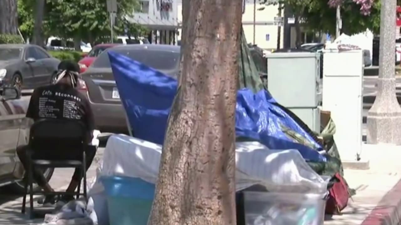 Long Beach implementa multas y arrestos por dormir en la calle: lo que debes saber