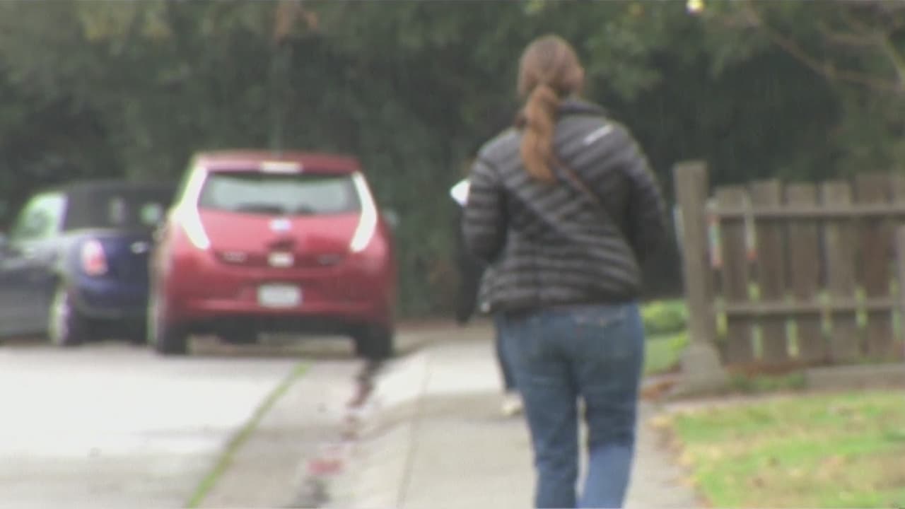 Oficiales de Davis buscan a un hombre que intentó agredir sexualmente a una mujer en frente de su casa