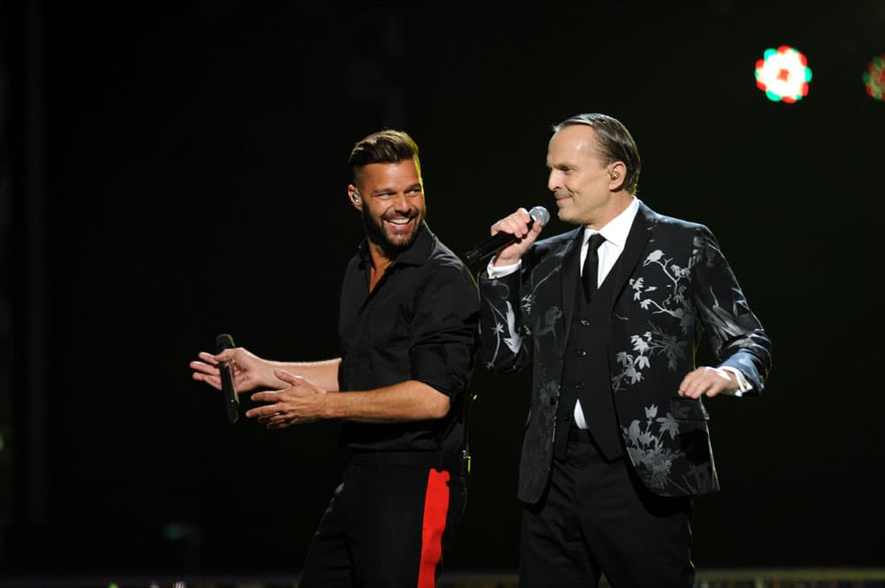 Ricky Martin fue el encargado de entregarle la máxima presea a Miguel Bosé.