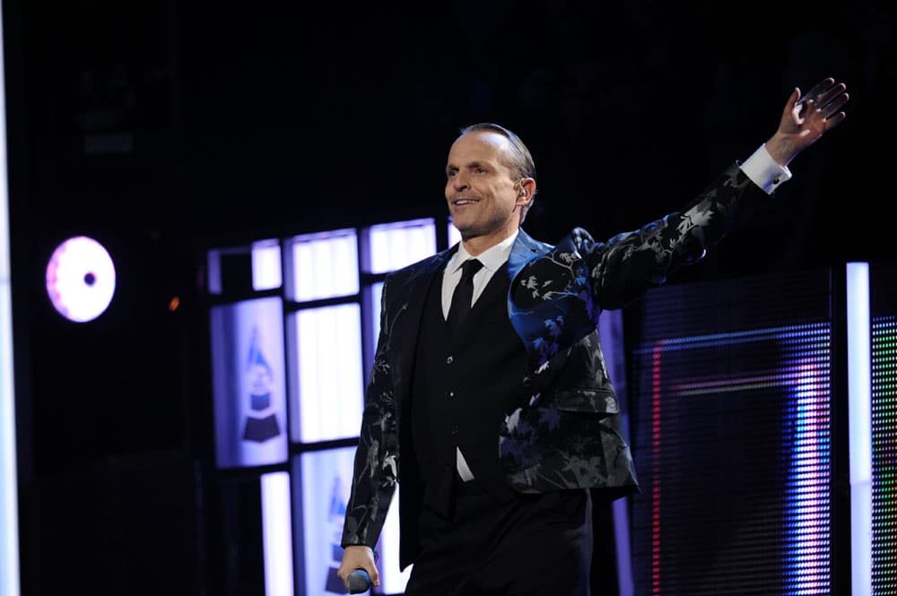Miguel Bosé fue la Persona del Año en 2013. reconocimiento que recibió la noche previa a la gran gala y donde estuvo rodeado de grandes figuras de la música.