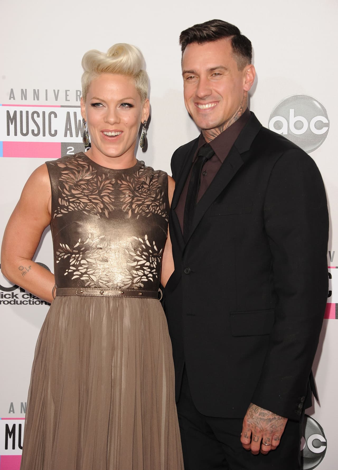 La propuesta fue mientras él competía en una carrera de motocross en Mammoth Lakes.