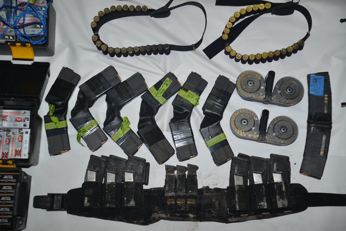 Funcionarios de San José dijeron este viernes que la policía no fue informada de que Cassidy
<b>había sido detenido en 2016 por agentes de aduanas de Estados Unidos y se descubrió que tenía libros sobre <a href="https://www.univision.com/temas/terrorismo">terrorismo</a>, </b>así como un cuaderno de notas lleno de escritos de odio sobre su lugar de trabajo.