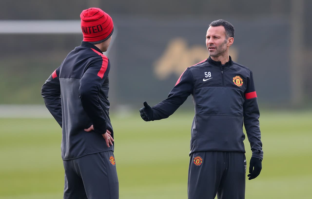 Ryan Giggs - Manchester United (2013-2014). Solo tuvo 3 partidos efectivos de juego.