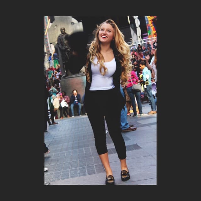 Sus constantes viajes por el mundo también dan mucho de qué hablar.