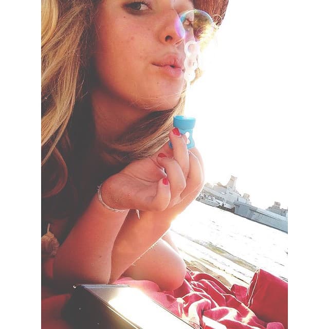 Siendo tan joven podría arrepentirse de su decisión.