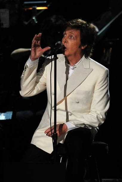 Homenaje a Whitney Houston en GRAMMY 2012