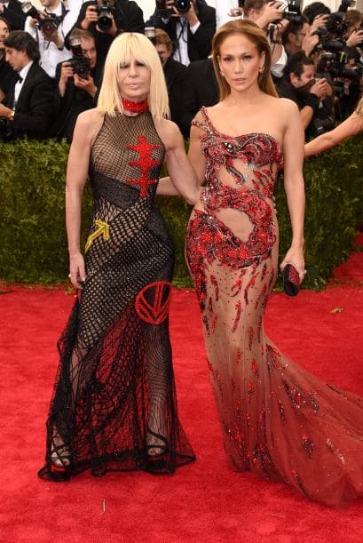 Lo mejor de todo fue que Donatella eligió el look "Sia". Gracias Donatella, gracias.