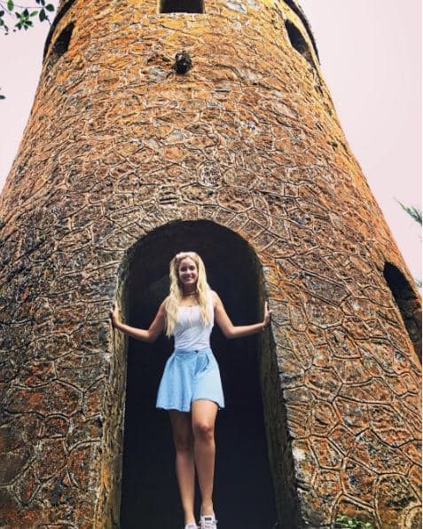 La exreina de belleza disfrutó de hacer turismo interno por distintos lugares de la Isla: Playa Sucia, Cueva Ventana, El Yunque, la Isla de Gilligan y más, según compartió a sus seguidores en redes sociales.