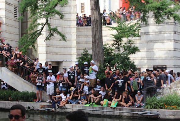 Photos: Spurs Championship Parade 2014