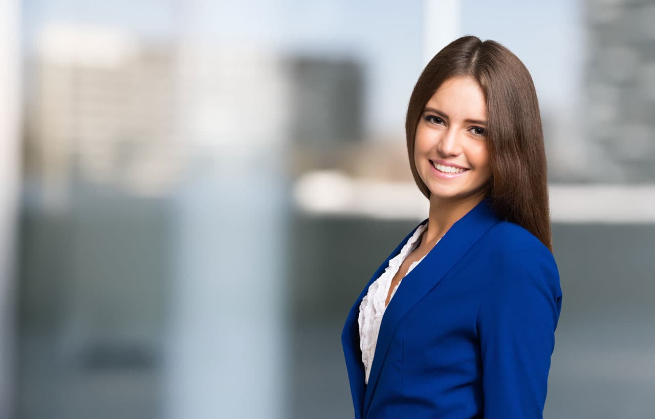 Una mujer Aries es bastante apasionada y directa, llena de energía. Toma decisiones de forma muy rápida e impulsiva, algunas veces sin aceptar sugerencias, ya que tiene muchísima confianza en sí misma. Son buenas controlando, dando instrucciones y quien mande en todos los ámbitos. No dejarán a un lado sus responsabilidades. Odian la rutina y aman explorar nuevos caminos y aventuras.