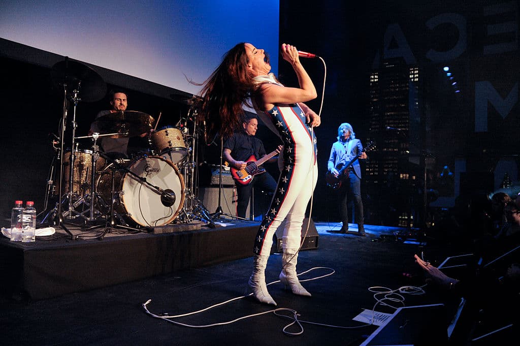 La actriz Juliette Lewis reveló "su verdadero yo" con su banda The Licks.