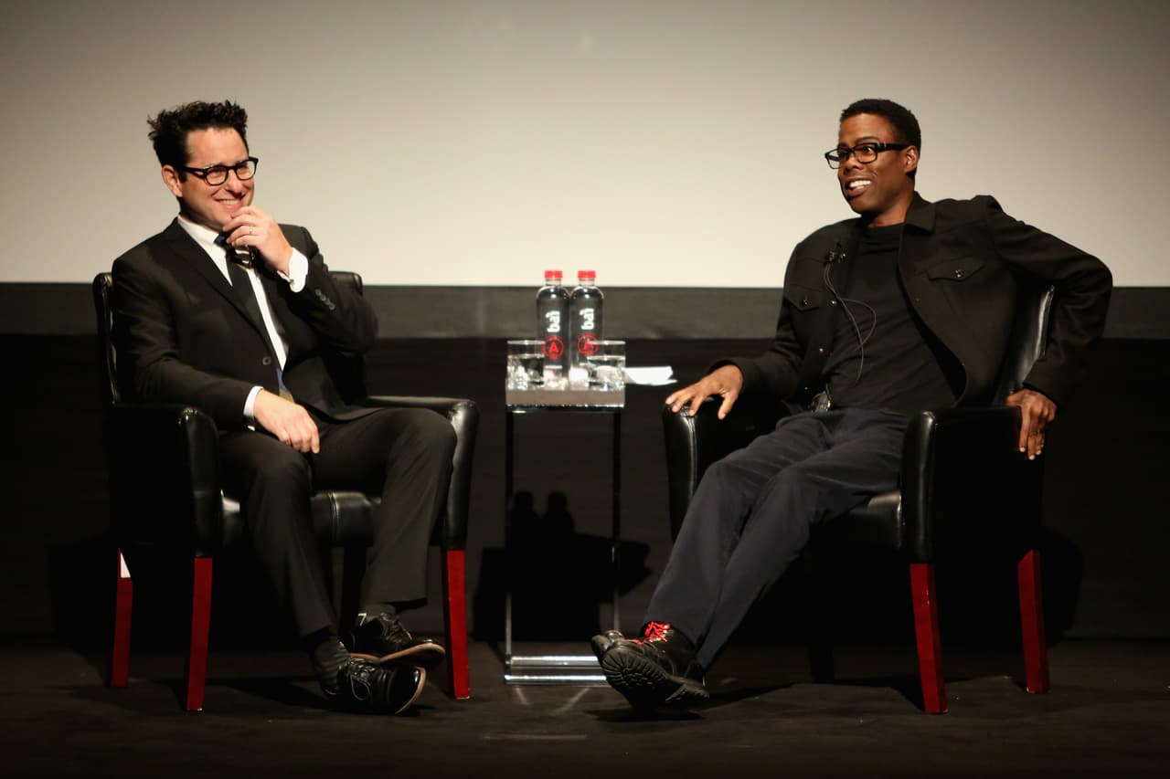 J.J. Abrams, izquierda, dejó pensando a Chris Rock y otros, con su charla.