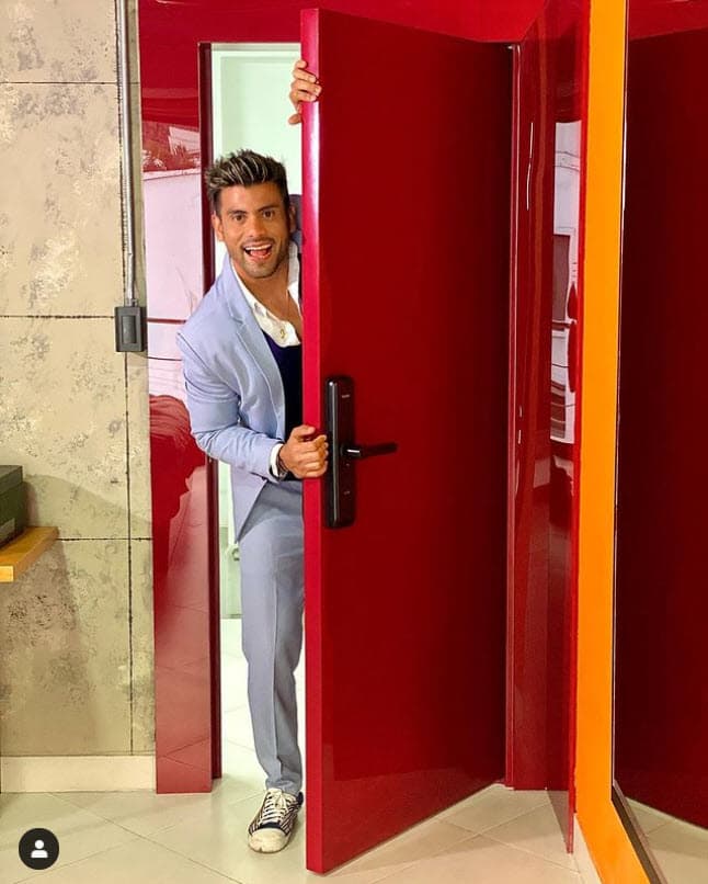 "Yo he trabajado en canales con un sueldo que considero justo y esto me ha permitido tener una economía estable. No he descansado 15 años,
<b>he tenido una estabilidad por mi responsabilidad, por mi desempeño</b>, por mi imagen que ahora quieren empañar, porque no les gustó una publicación que subí en mis redes sobre la corrupción", señaló.
<br>