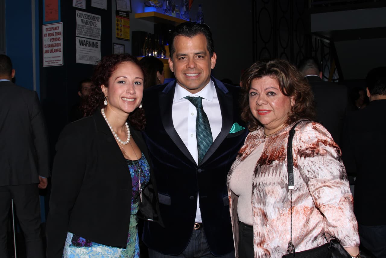 La Familia de Univision, líderes de la comunidad y la agrupación de salsa Chiquito Team Band le pusieron mucho sabor a la celebración en el Alto Manhattan, mira aquí lo que pasó.