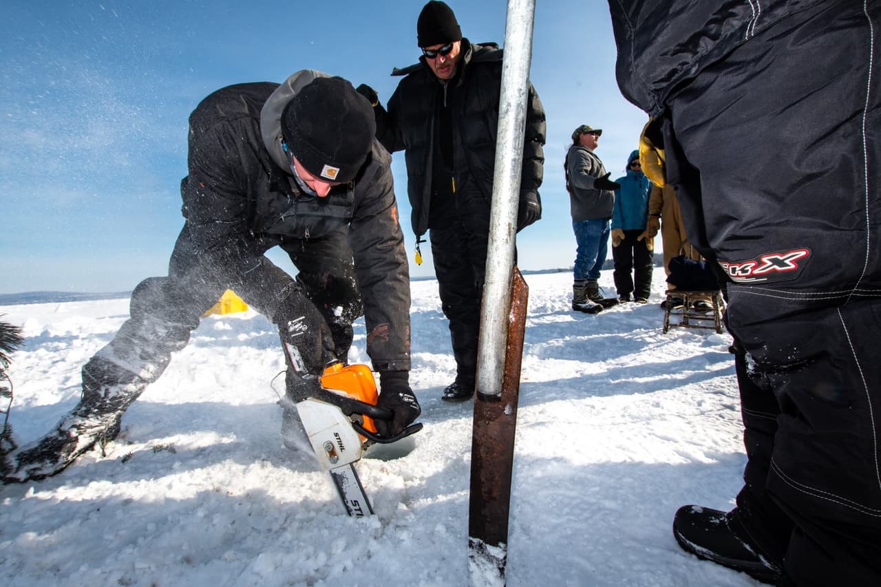 En 1985 un grupo de personas decidió buscar la pieza para contemplarla, aunque sin sacarla de las aguas. Y desde ese año se repite la tradición.