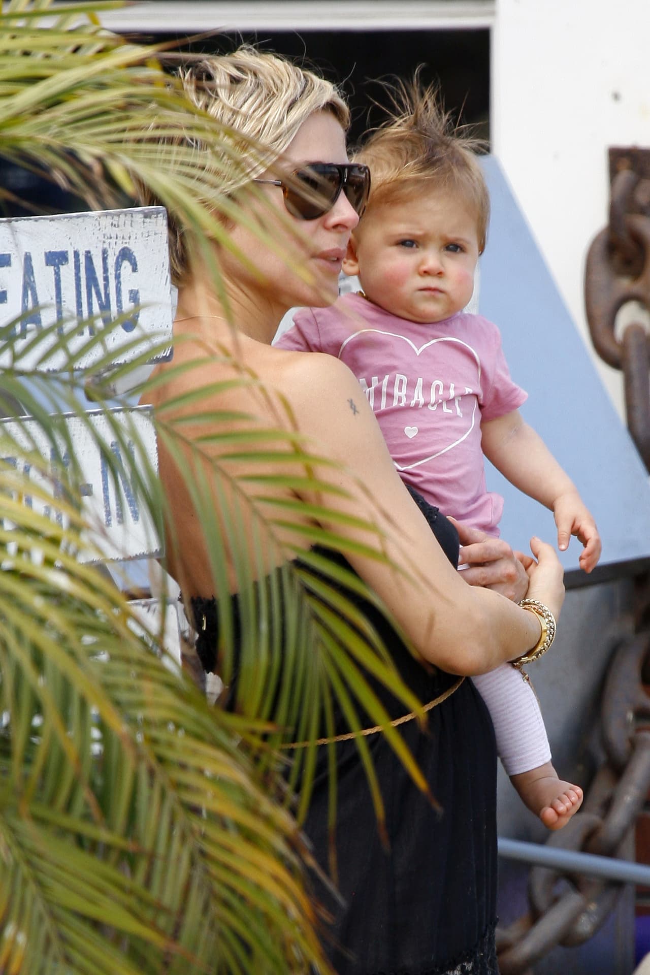 La playa parece uno de sus lugares favoritos.