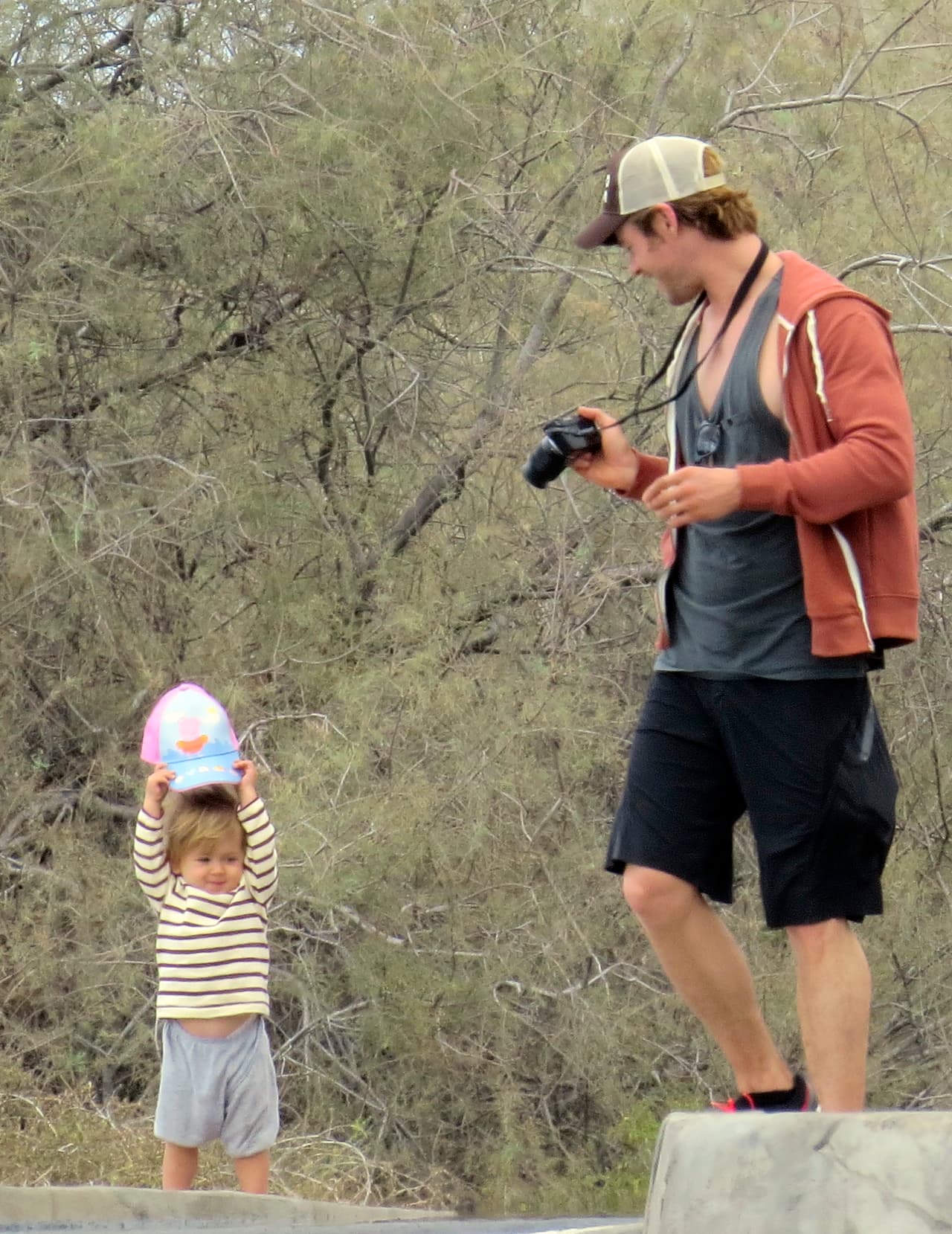 Documentan absolutamente todo con sus cámaras fotográficas.