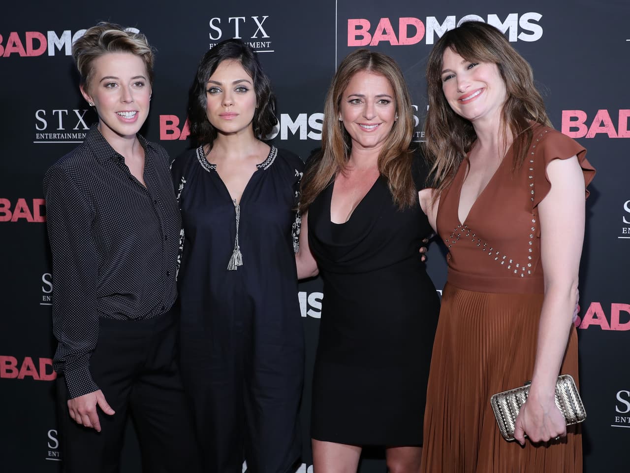 Presentando a la prensa su nueva comedia.