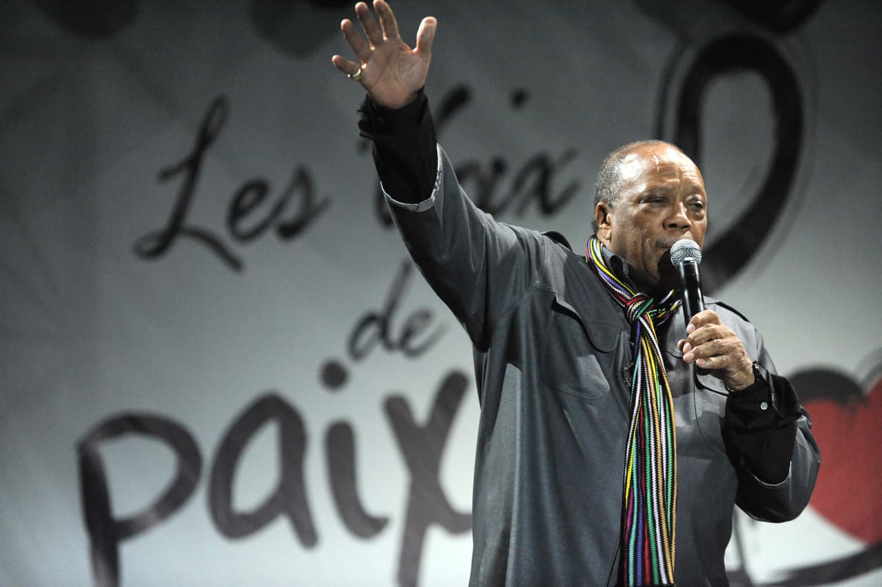 Además de destacar en ámbitos de la música relacionados con la producción, Quincy también toca la trompeta, el piano y es cantante.