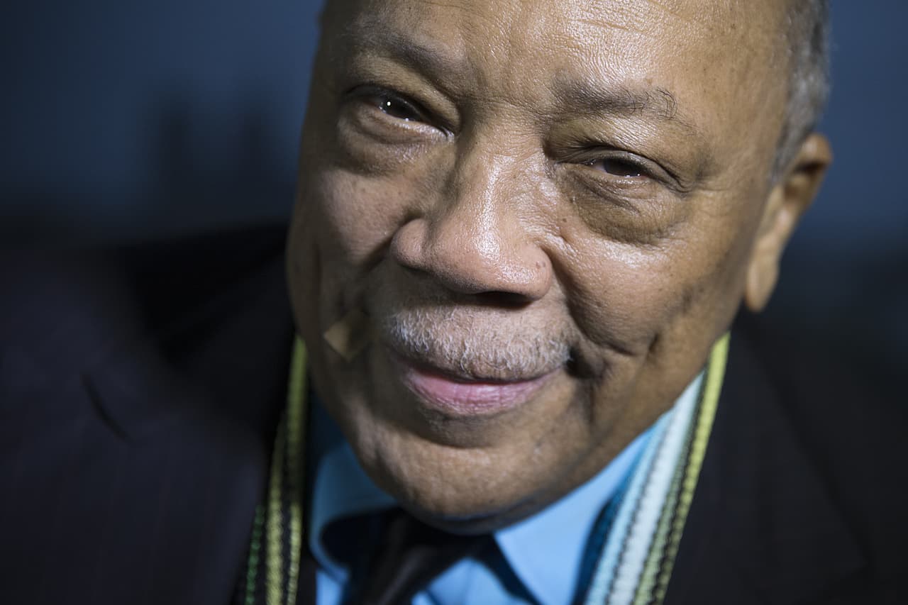 Quincy Jones cumple 83 años. A lo largo de su trayectoria ha trabajado como arreglista, productor, compositor y director de importantes proyectos.