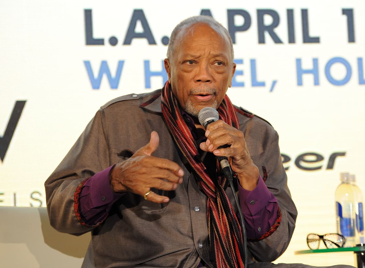 Pero Quincy Jones no sólo ha destacado en el mundo de las discográficas, también ha colaborado en el cine grabando las bandas sonoras de cintas como 'A Sangre Fría', de 1967; 'La Huida', de 1972; 'El Color Púrpura' de 1985, entre otras.