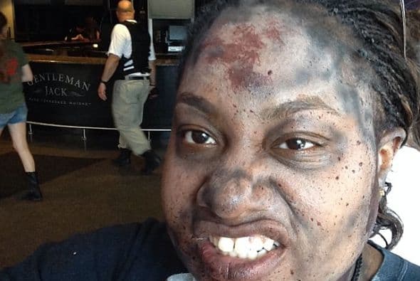 Para ser sobreviviente se debían de pagar $75 dólares, además de luchar por tu vida para llegar a una zona de seguridad sin ser atacado por una jauría zombies. (Imagen de Twitter)