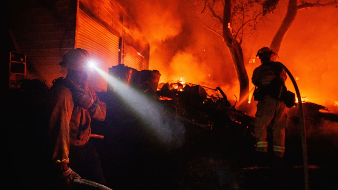 El avance de los incendios en California obliga a la población a huir de sus residencias