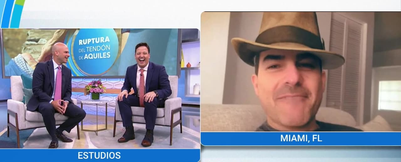 Sus bromas son inevitables y hasta convaleciente hizo una travesura. Carlos aplicó filtros a su rostro durante una de las videollamadas en las que reportaba su estado de salud al Dr. Juan y a Raúl González.