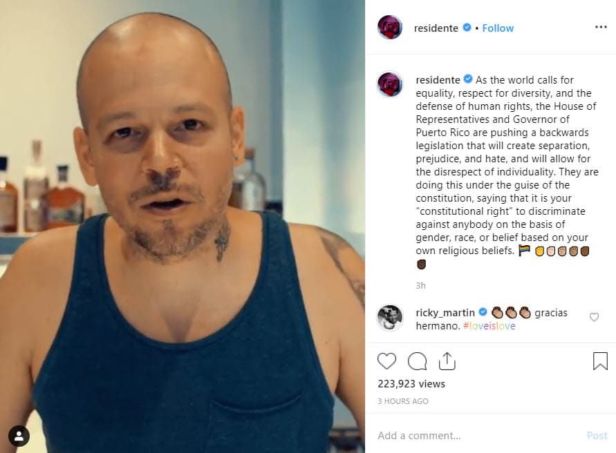 "La Ley de Libertad Religiosa es lo más bruto que he visto en años, es una ley que discrimina en contra de la comunidad LGBTT". El cantante puso un ejemplo, "alguien viene a comer a mi restaurante y porque es homosexual yo no lo tengo que atender gracias a la ley".
<br>