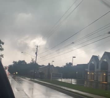 Además, ha sido la primera vez que la oficina local del servicio de meteorología emite alerta de atención particular de peligro inminente en la zona.
