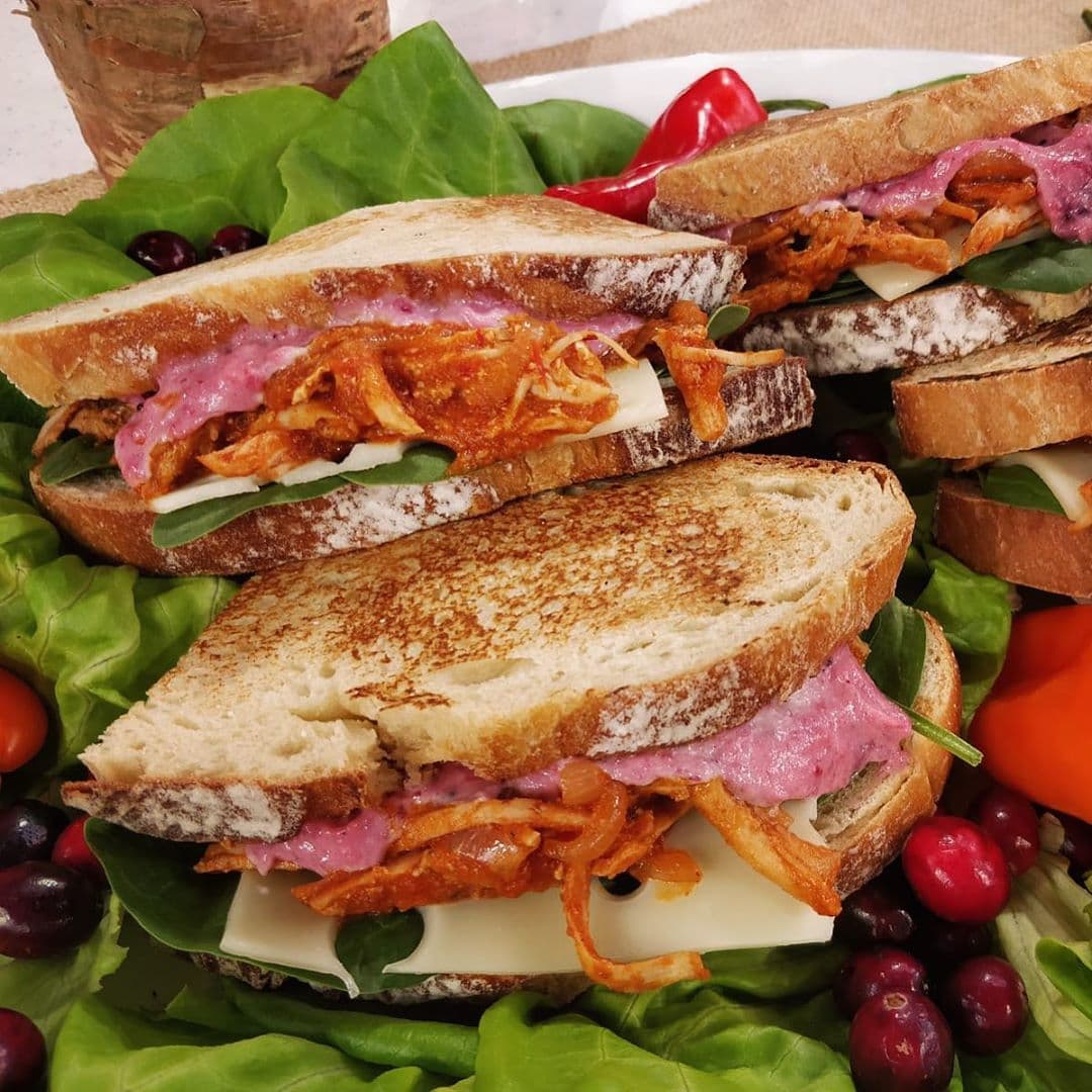 Se acerca 
<a href="https://www.univision.com/shows/despierta-america/en-el-dia-nacional-del-sandwich-el-chef-yisus-nos-dio-la-receta-para-preparar-uno-exquisito-de-pavo-al-chipotle-video">Thanksgiving</a>, y Yisus nos compartió una deliciosa recetita de algo que podemos hacer con la comida que nos queda.