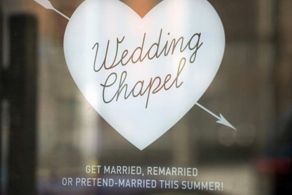 El experto en encuestas, Nate Silver, explica en su blog, que, si se combina las dos preguntas, entonces el resultado que arroja es el siguiente: el 50.5 por ciento de los ciudadanos de este país respalda los matrimonios entre personas del mismo sexo, y el 47.5 por ciento los rechaza.