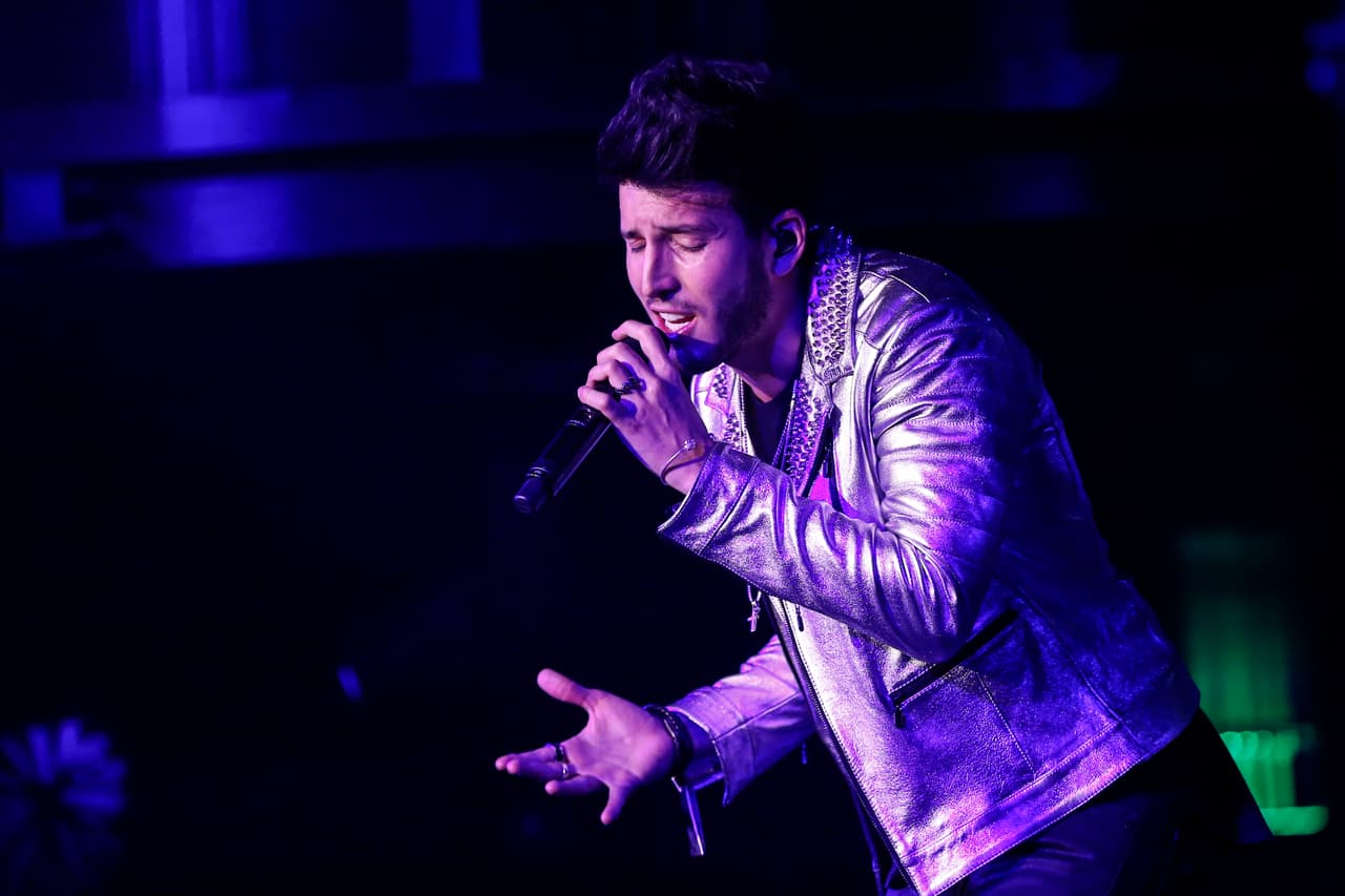 El intérprete de 22 años ha logrado posicionar éxitos como 'Traicionera' y 'Alguien robó' en tan solo cuatro años de carrera.