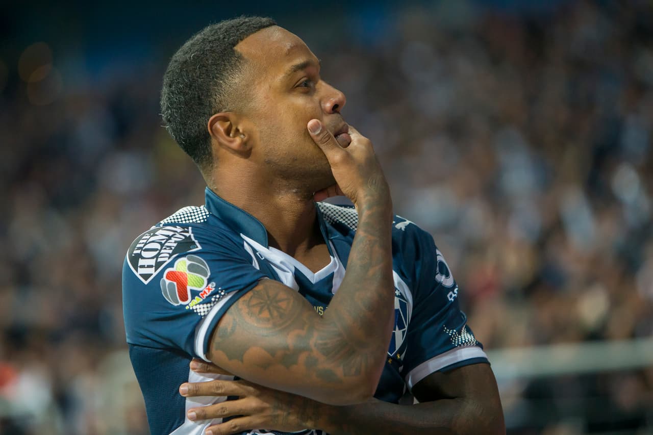 A Dorlan Pabón le bastaron dos minutos para abrir el marcador. El colombiano disparó desde fuera del área tras una gran asistencia de Funes Mori.