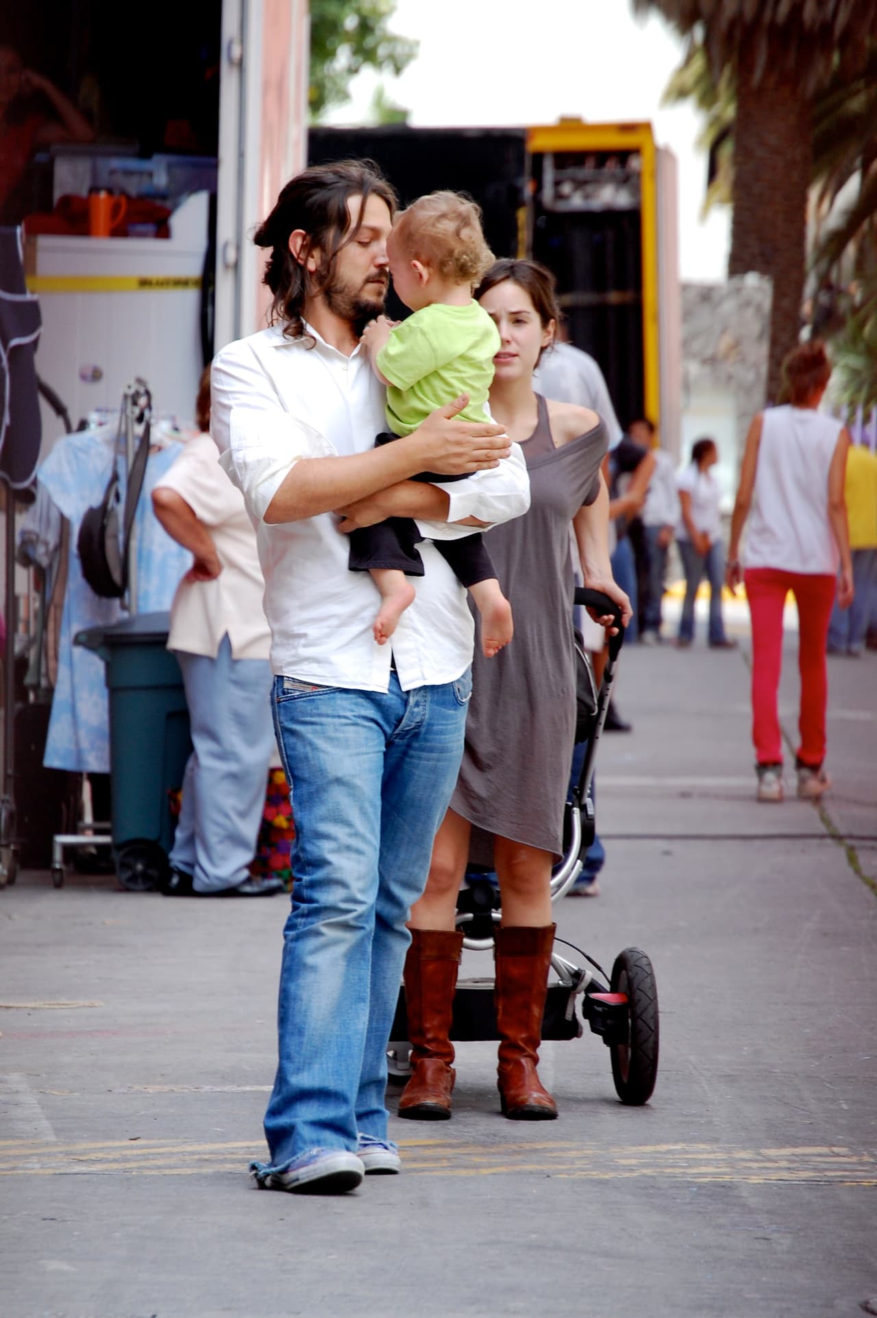 Diego Luna tiene dos hijos con Camila Sodi: Fiona y Jerónimo.
