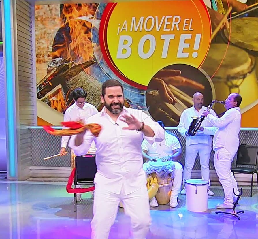 La última presentación estuvo a cargo de Albert 'El tornado' Martínez quien bailó Chandé, una de las danzas populares en Colombia.