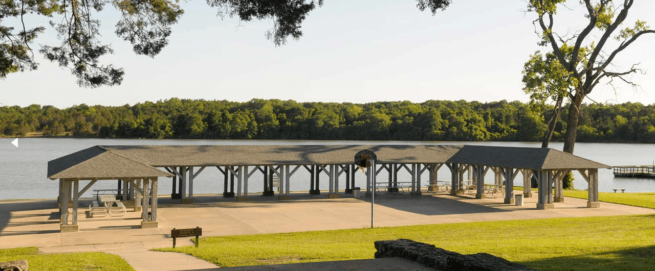 <b><a href="https://tpwd.texas.gov/state-parks/bonham" target="_blank">Bonham State Park</a> </b>se encuentra al noreste de Dallas. Es un pequeño parque repleto de belleza natural.