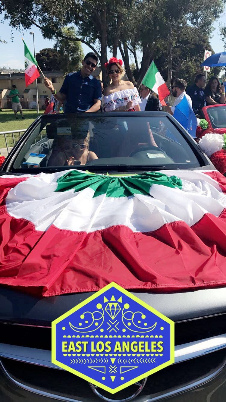 Erika Reyna acompañó a otros locutores y talentos de Univision durante una caravana para celebrar las 'Fiestas Patrias' en el sur de California.