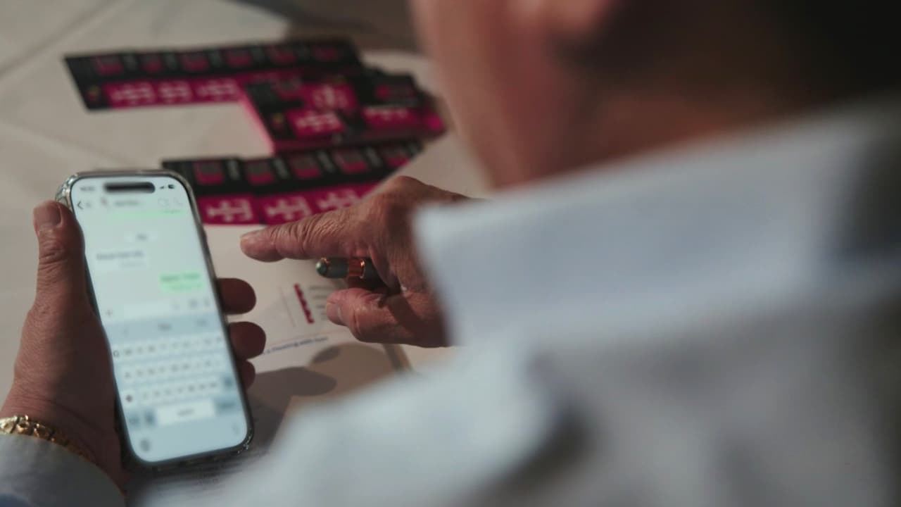 De 4 celulares a una deuda de miles: el caso de un hispano en el norte de Texas