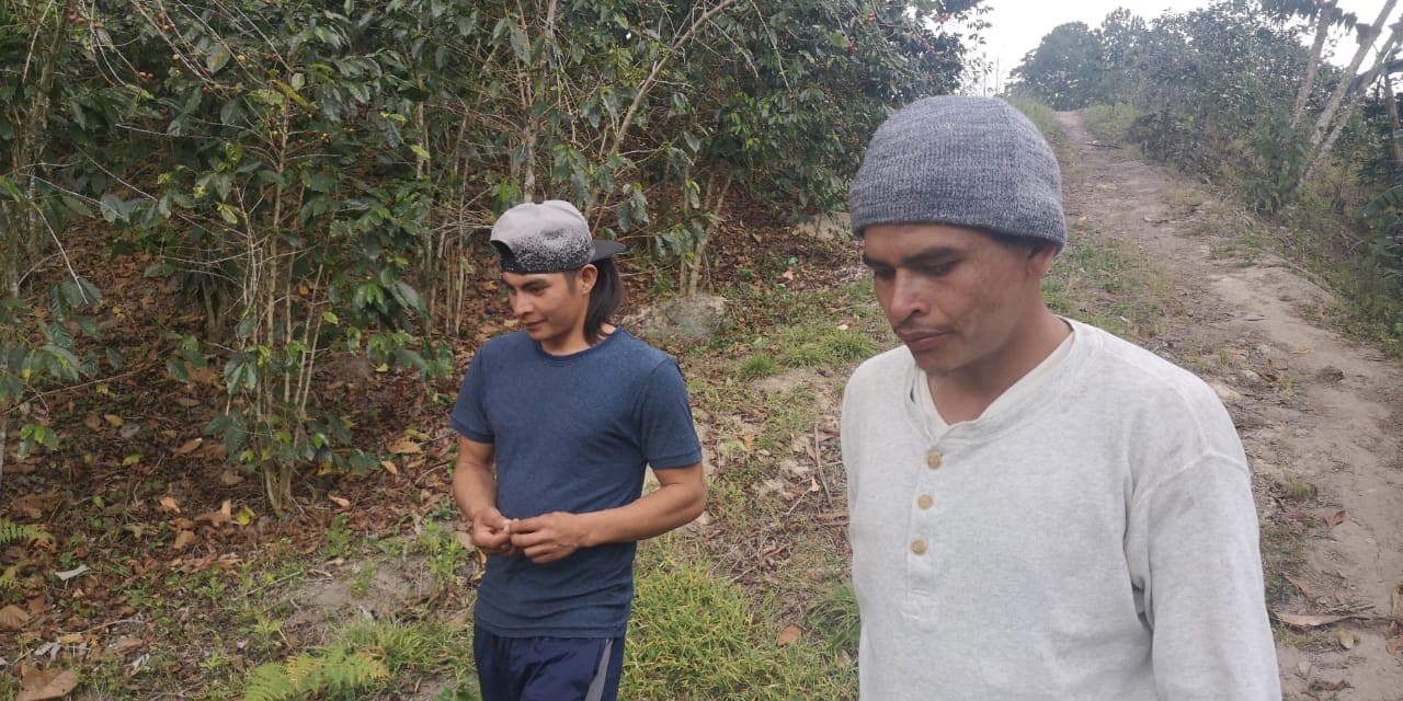 Víctor Alvarado (izq) de 22 años de edad, y Dennis Flores (der), de 25, fueron secuestrados en México y tuvieron que vender lo poco que dejaron en Honduras para ser liberados.